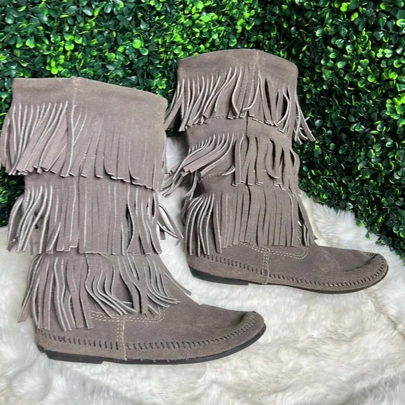 Minnetonka 3 layer fringe moccasin boots size 8 - Picture 5 of 14
